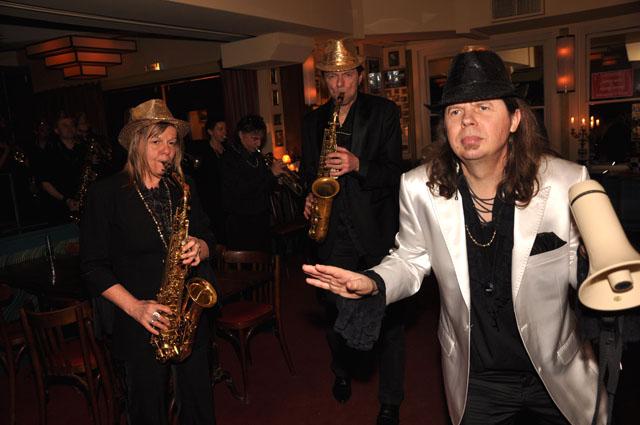 min 2011 03 08 mardi brass band 386